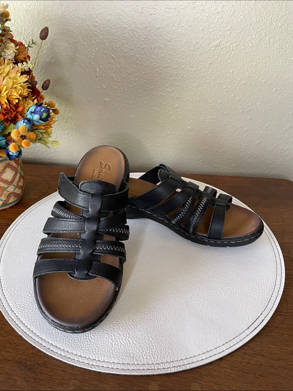 Skechers Luxe Foam Slip on Sandals Very Good Used Condition